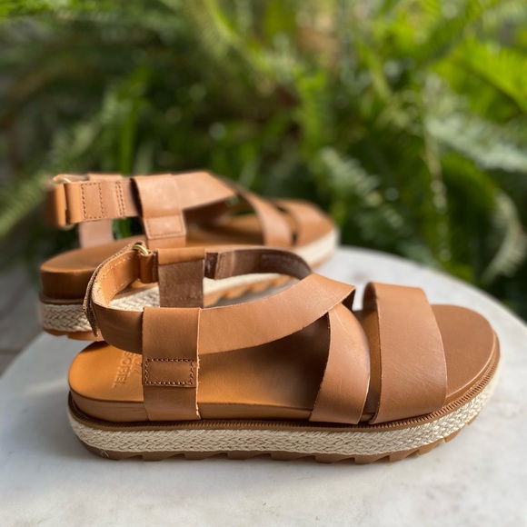sorel roaming criss cross sandal